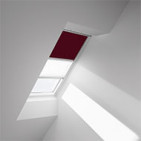 Velux tamsinanti klostuota DFD P10 4560 Dark red stilius